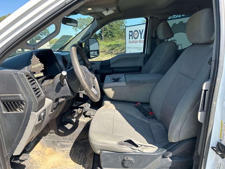 2021-ford-f250-xl-image-11
