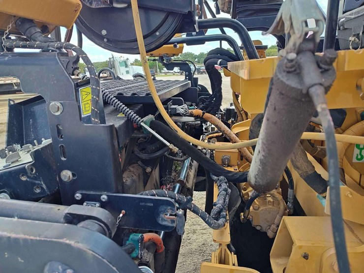 2013-caterpillar-ap-500e-image-16
