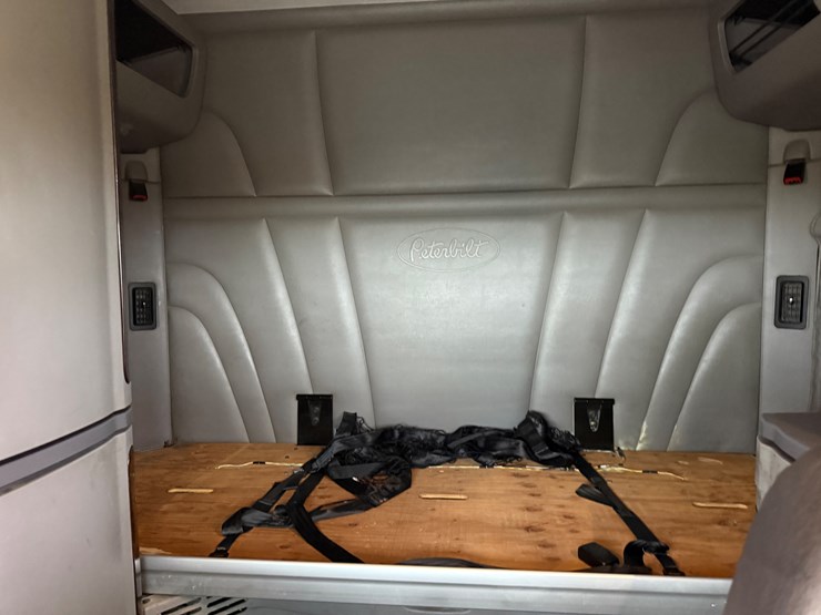2015-peterbilt-579-image-62