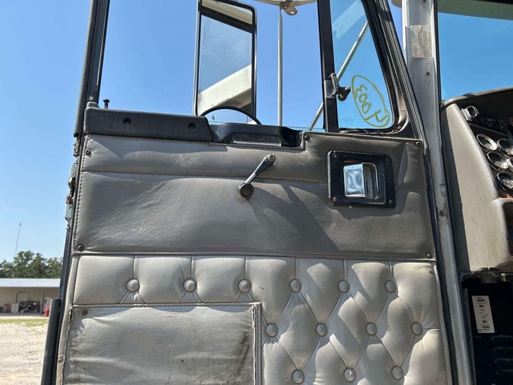2004-kenworth-t800-image-10