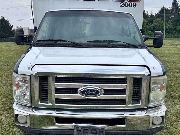 2008-ford-ambulance-image-2