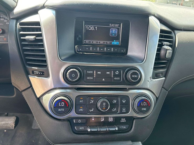 2017-chevrolet-tahoe-image-16
