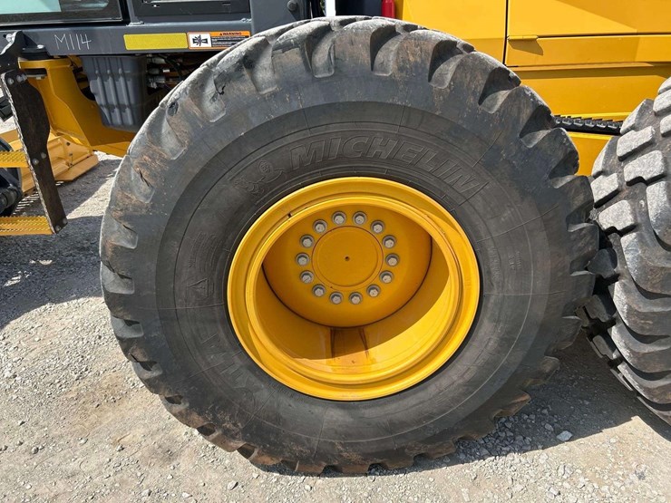 2025-deere-872gp-image-45