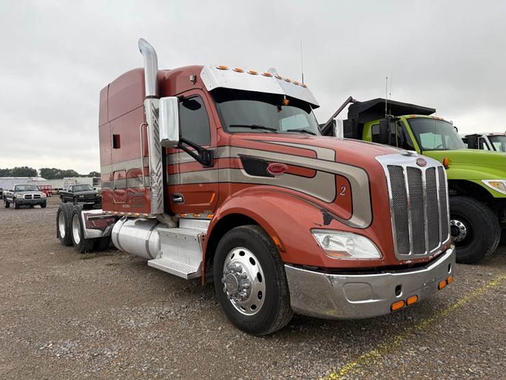 2015-peterbilt-579-image-3