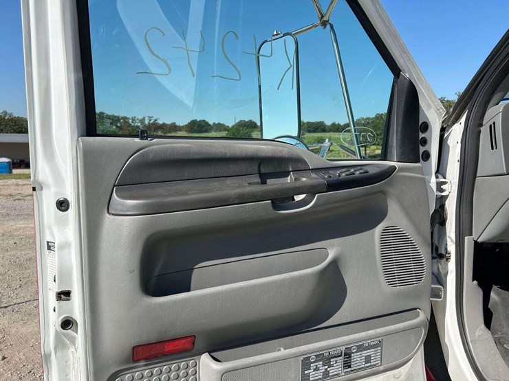 2005-ford-f650-image-10