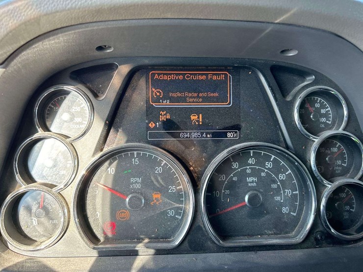 2015-peterbilt-579-image-12