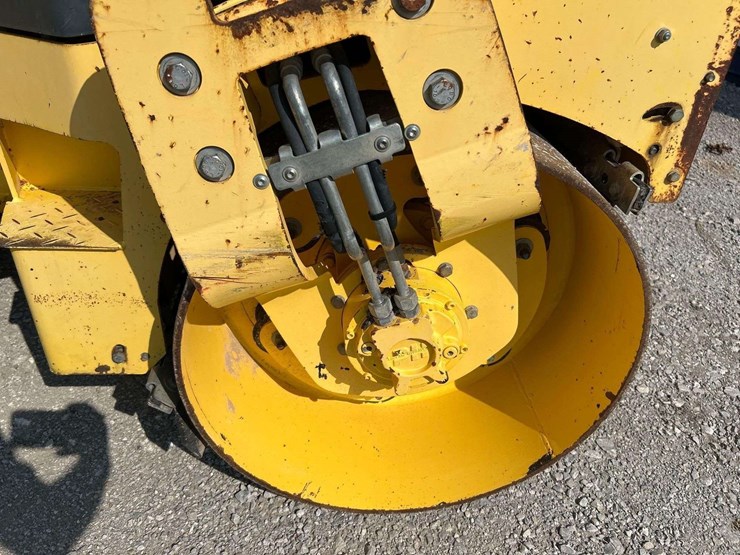 2007-bomag-bw120ad-4-tandem-vibratory-smooth-drum-roller-image-19