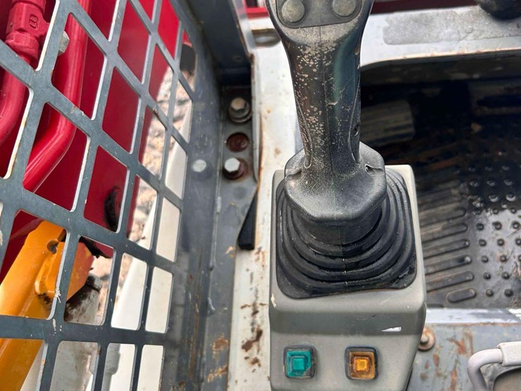 2016-takeuchi-tl8-image-24