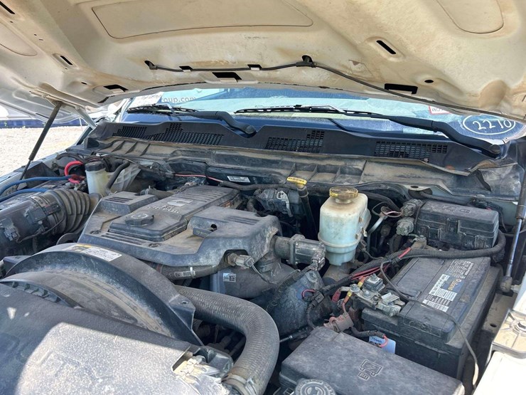 2017-ram-5500-chassis-crew-cab-reading-service-truck-image-7