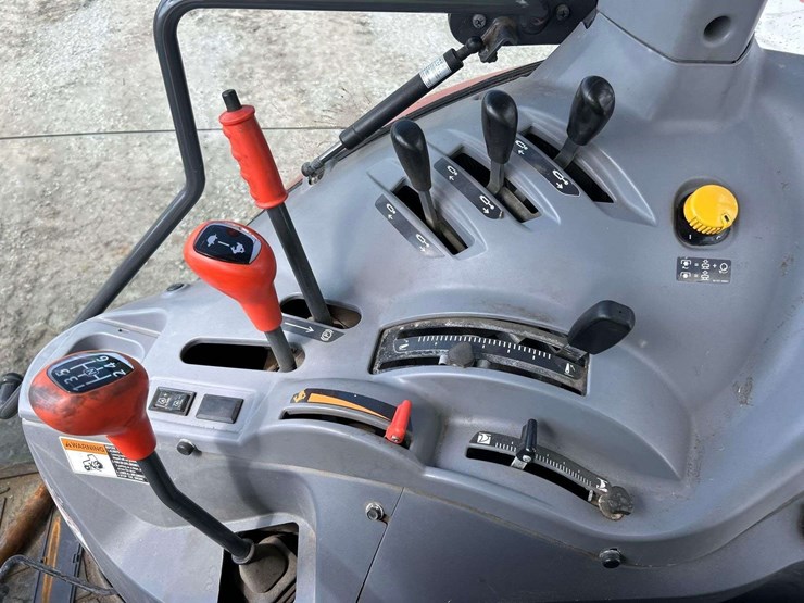 2017-kubota-m5-111d-image-18