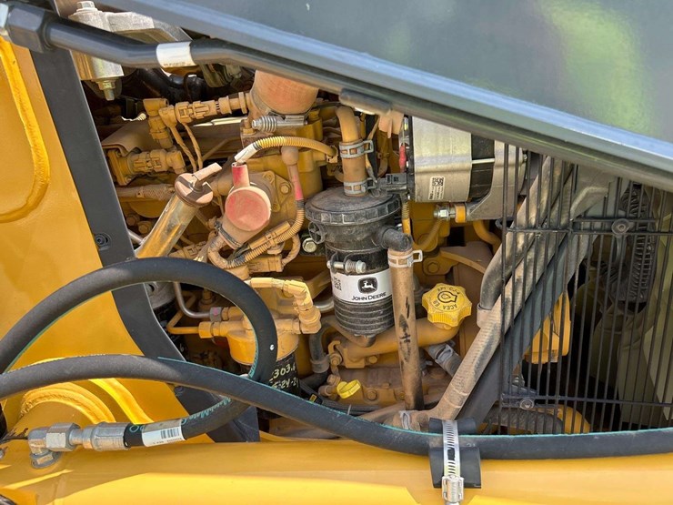 2018-deere-310l-image-9