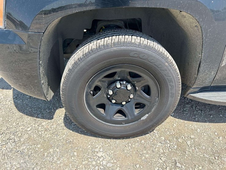 2014-chevrolet-tahoe-image-25