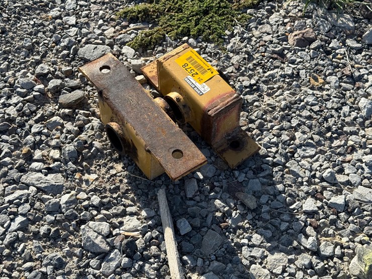#2578-•-lot-of-(2)-shaft-carriers-image-3