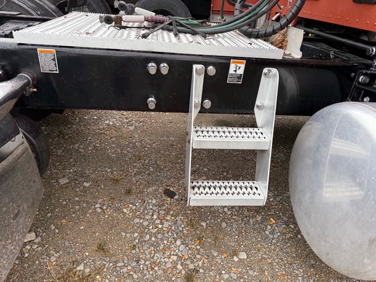 2015-peterbilt-579-image-36