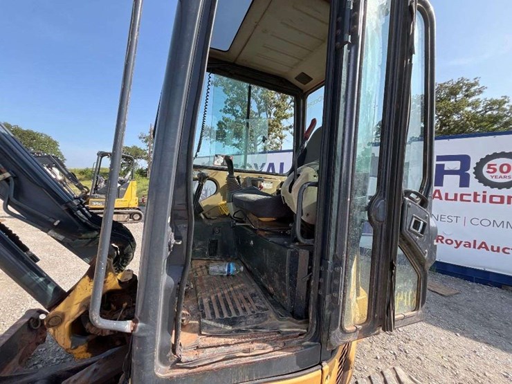 2013-deere-35d-image-18