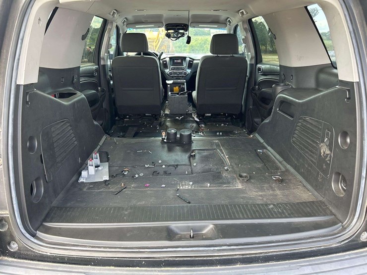 2017-chevrolet-tahoe-image-21