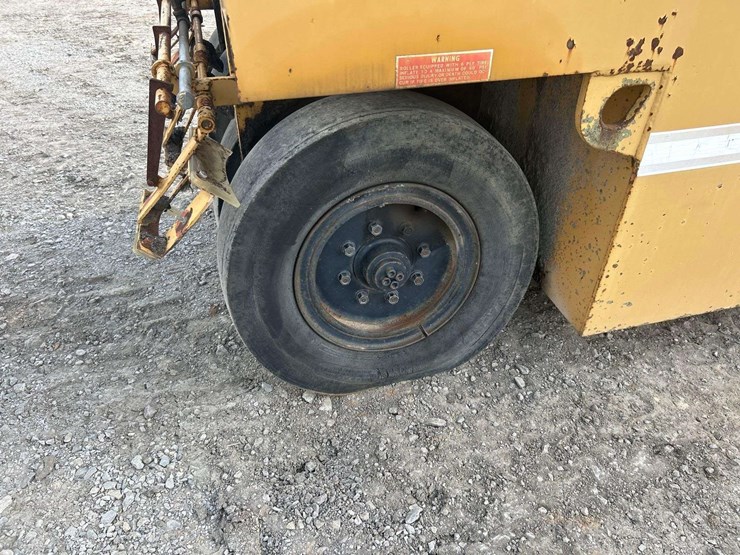 2002-ferguson-sp915re-ride-on-pneumatic-asphalt-compactor-image-16