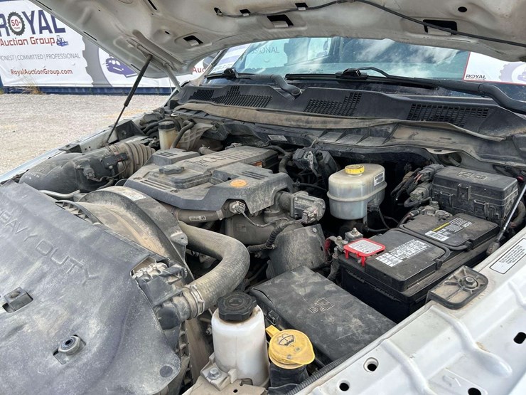 2015-ram-3500-enclosed-service-truck-image-7