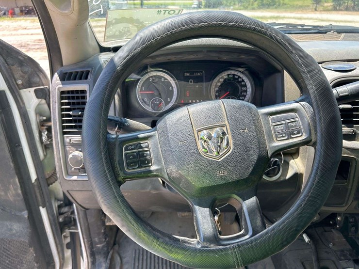 2017-ram-5500-chassis-crew-cab-reading-service-truck-image-14