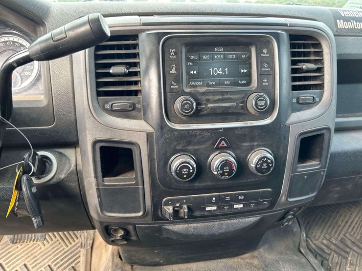 2015-ram-3500-enclosed-service-truck-image-15