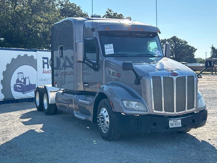 2015-peterbilt-579-image-4