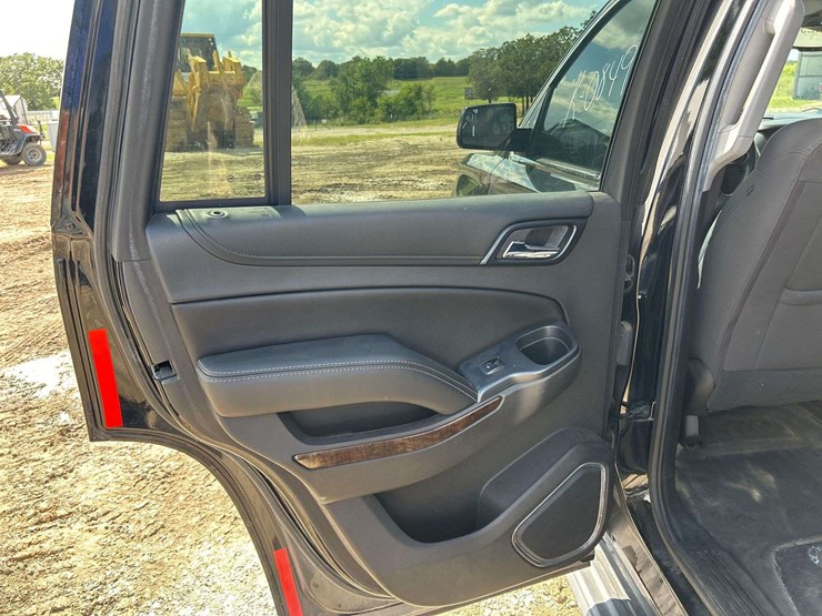 2017-chevrolet-tahoe-image-19