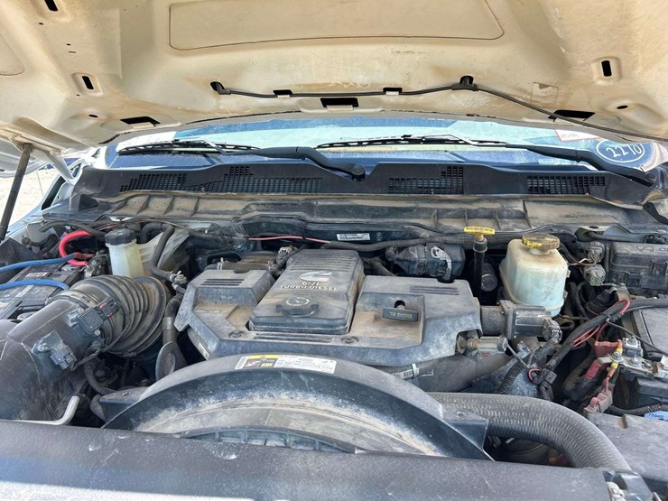 2017-ram-5500-chassis-crew-cab-reading-service-truck-image-8