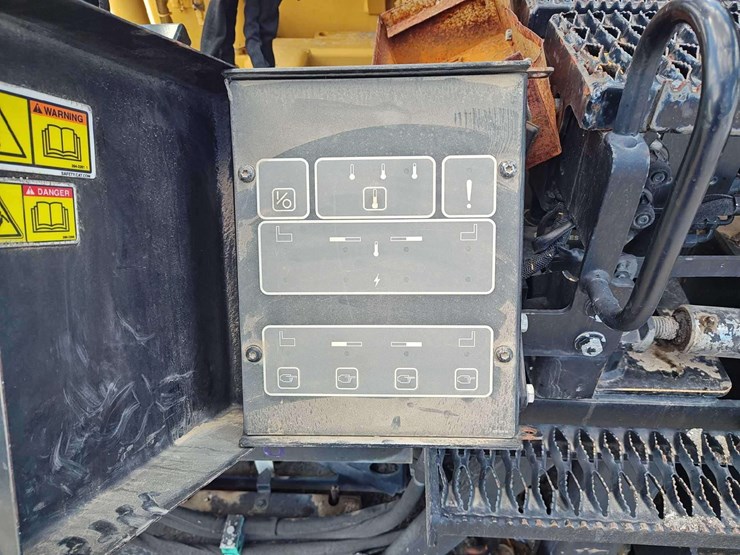 2013-caterpillar-ap-500e-image-25