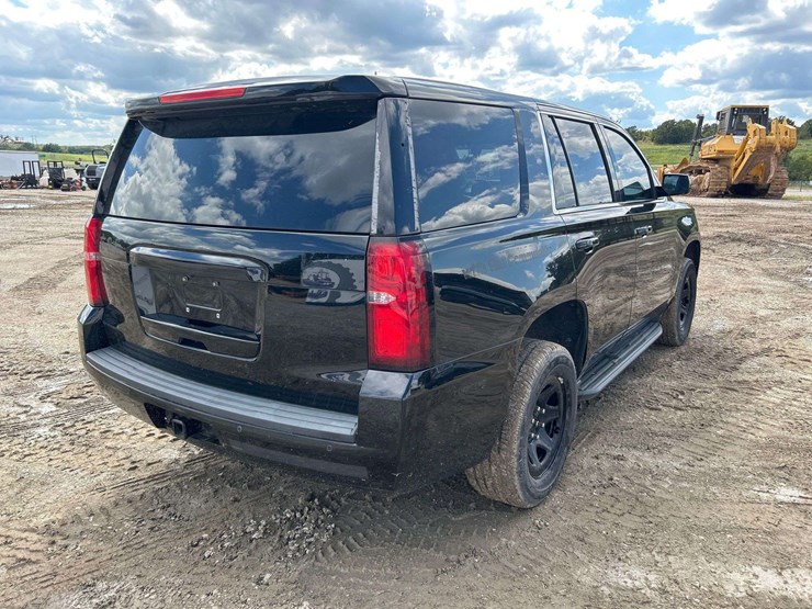 2017-chevrolet-tahoe-image-3