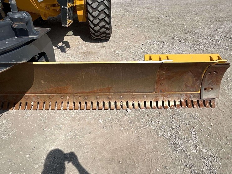 2025-deere-872gp-image-27