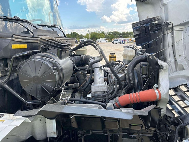 2017-hino-268-image-9
