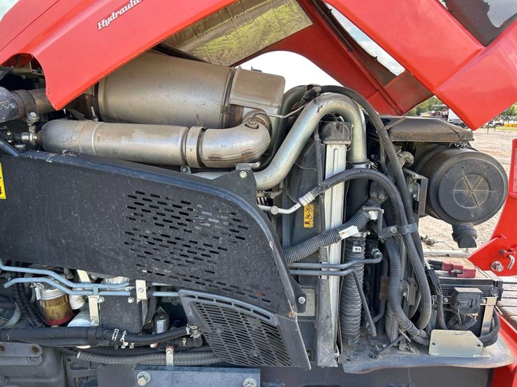 2017-kubota-m5-111d-image-9