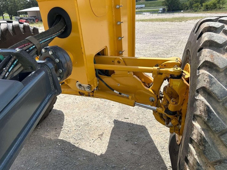 2025-deere-872gp-image-44