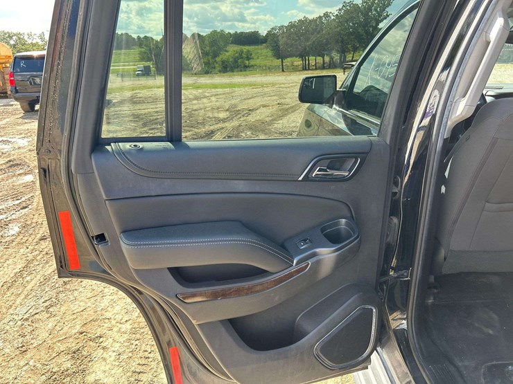 2017-chevrolet-tahoe-image-19