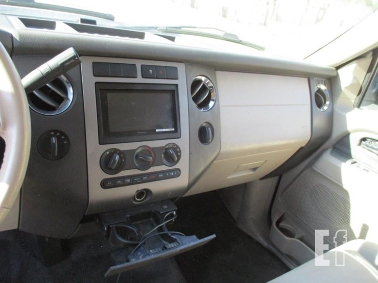 2010-ford-expedition-image-10