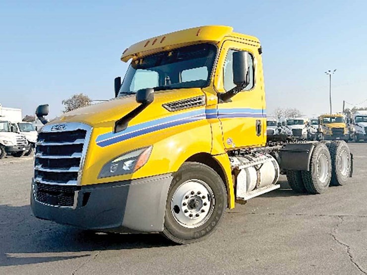 2019-freightliner-cascadia-126-image-1