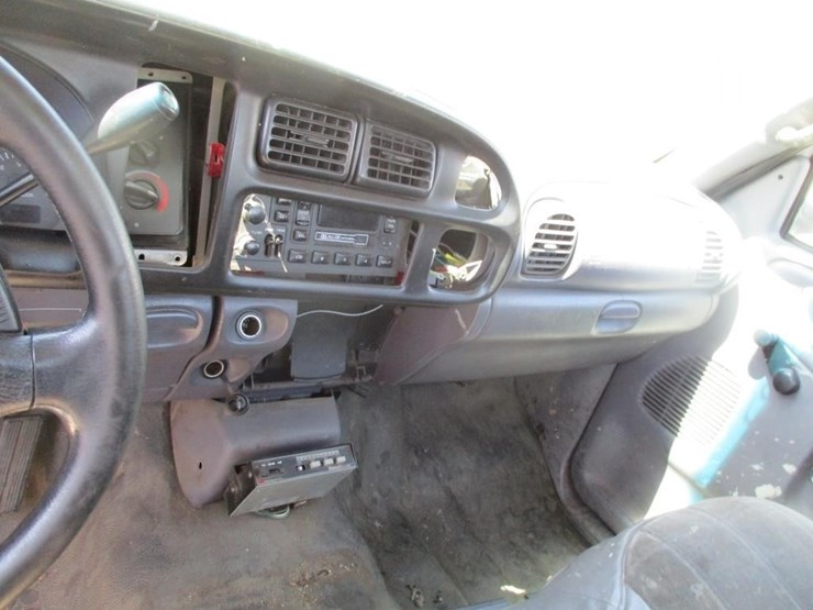 2002-dodge-2500-image-8