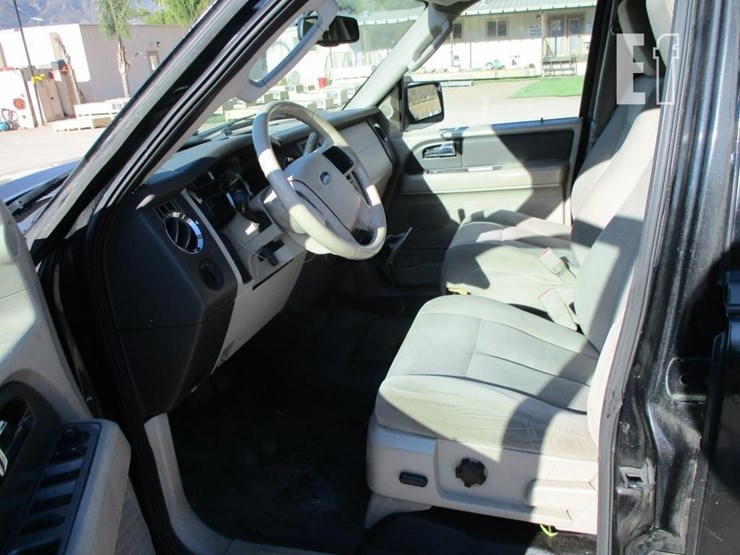 2010-ford-expedition-image-6