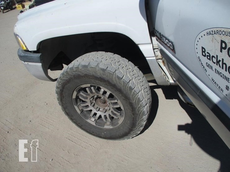 2002-dodge-2500-image-15