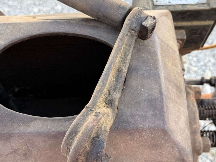 2-hp-stover-hit-and-miss-engine-image-21