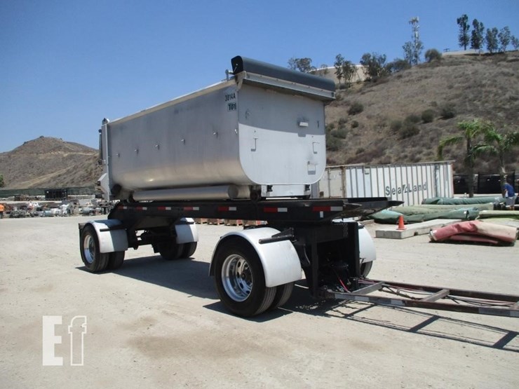 2002-peterbilt-365-image-2