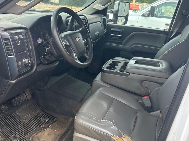 2015-chevrolet-silverado-2500hd-image-22
