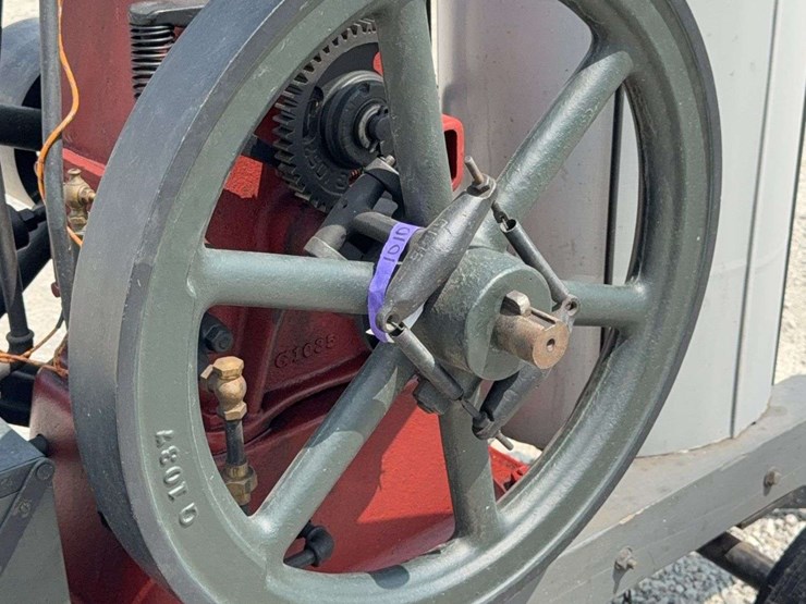2-hp-international-harvester-“famous”-vertical-engine-with-cooling-tank-image-13