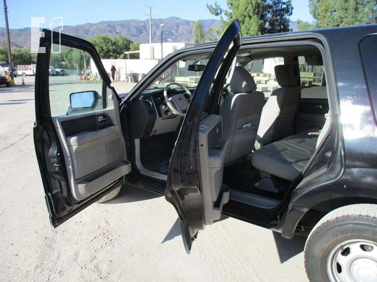 2010-ford-expedition-image-12