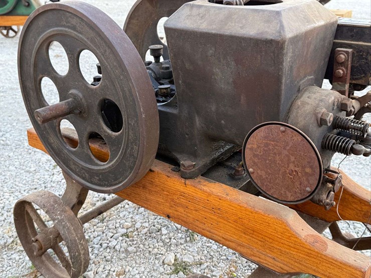 2-hp-stover-hit-and-miss-engine-image-25