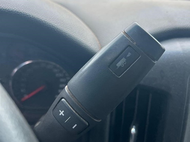 2015-chevrolet-silverado-2500hd-image-26