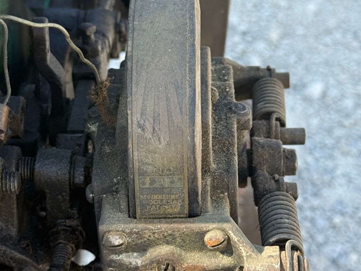 hercules-1½-hp-hit-&-miss-engine-on-truck-image-11