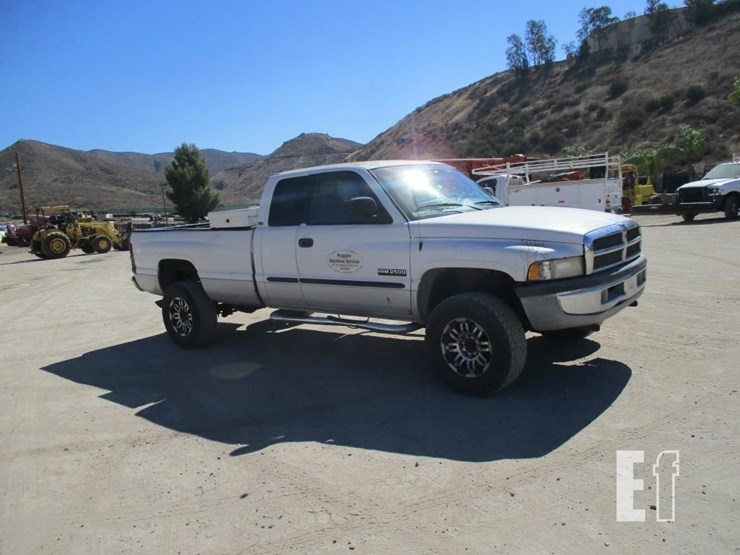 2002-dodge-2500-image-2
