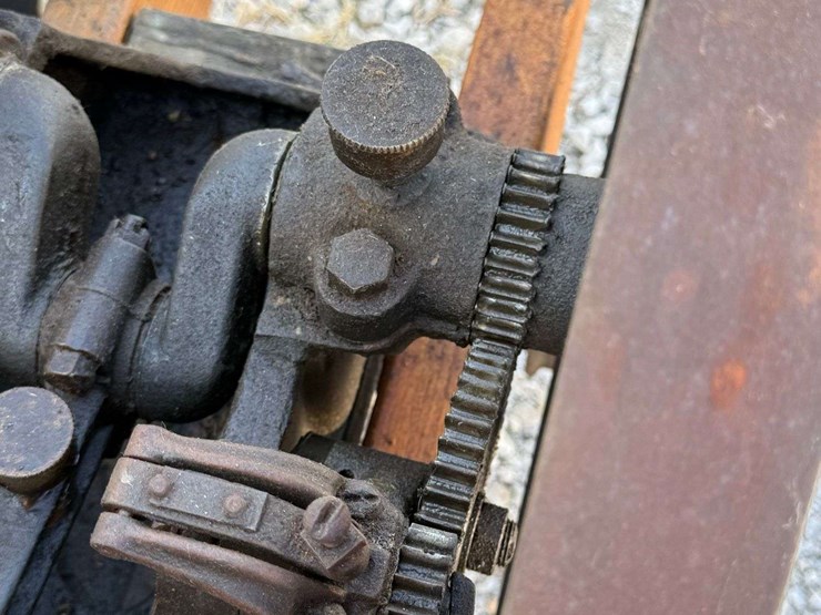 2-hp-stover-hit-and-miss-engine-image-19