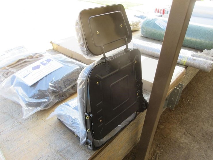 27.6"-x-17.7"-x-17.7"-equipment-seat,-adjustable-h-image-4